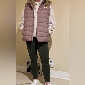 North Face Women’s Aconcagua 3 Vest—Midnight Mauve